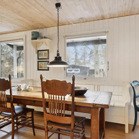 2 Bedroom Beautiful In Σπίτι διακοπών