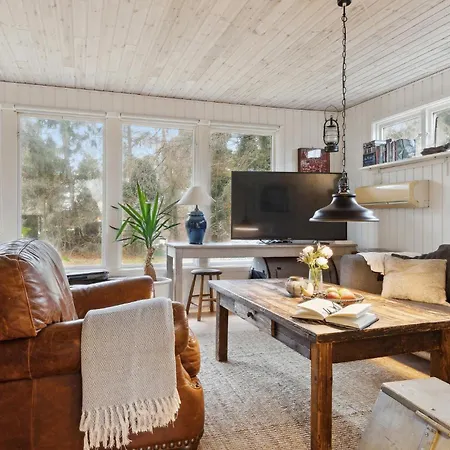 بيت للعطل 2 Bedroom Beautiful In *