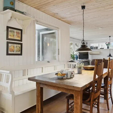 2 Bedroom Beautiful In 別荘 *