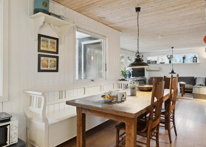 2 Bedroom Beautiful In Vakantiehuis *